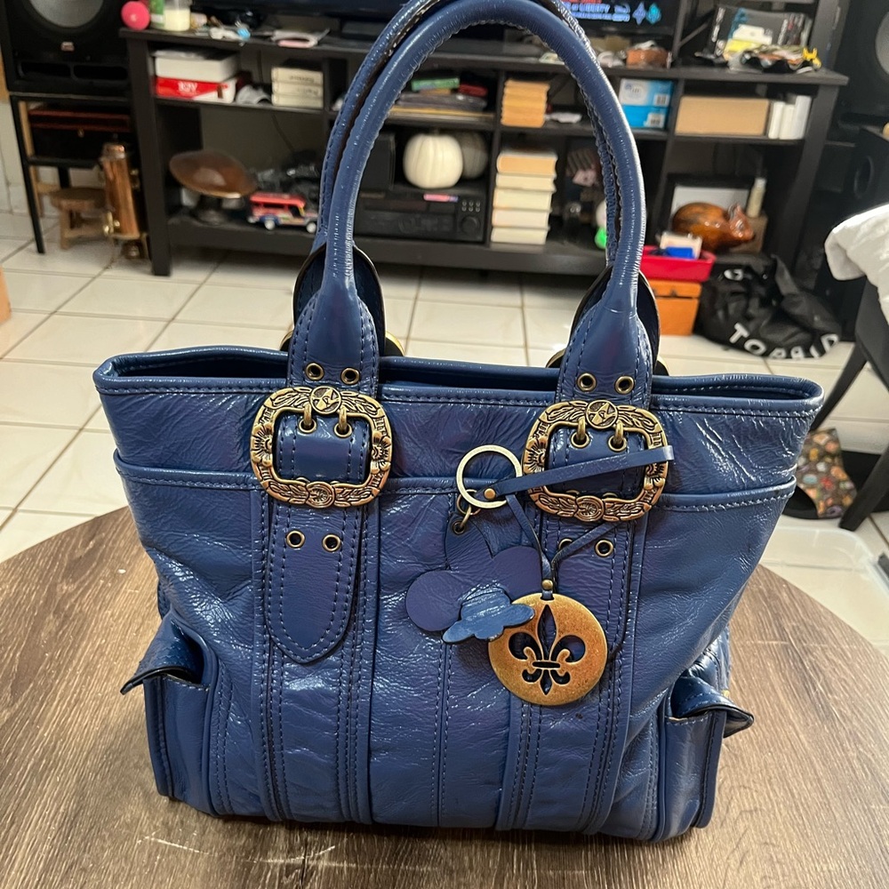 Gianni Bini blue Fleur de Lis Hand Bag